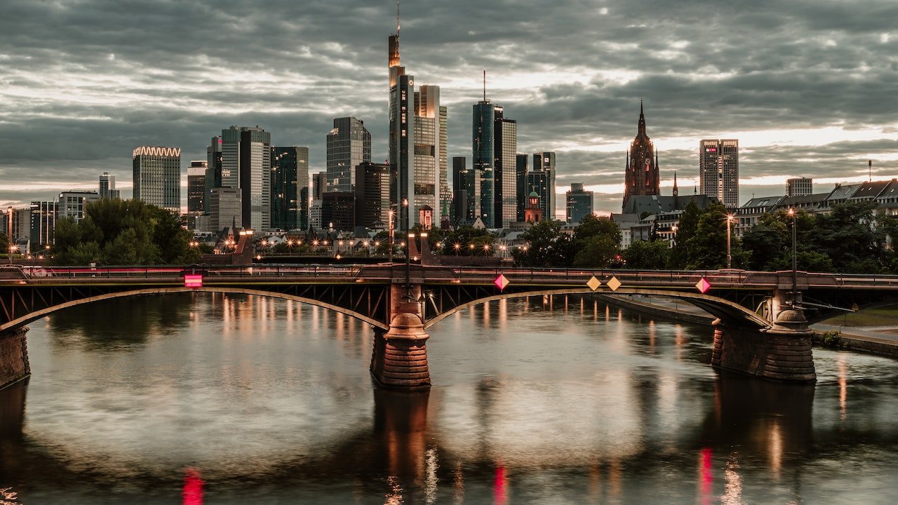Arbeitslos melden in Frankfurt am Main – arbeitslosmelden.de