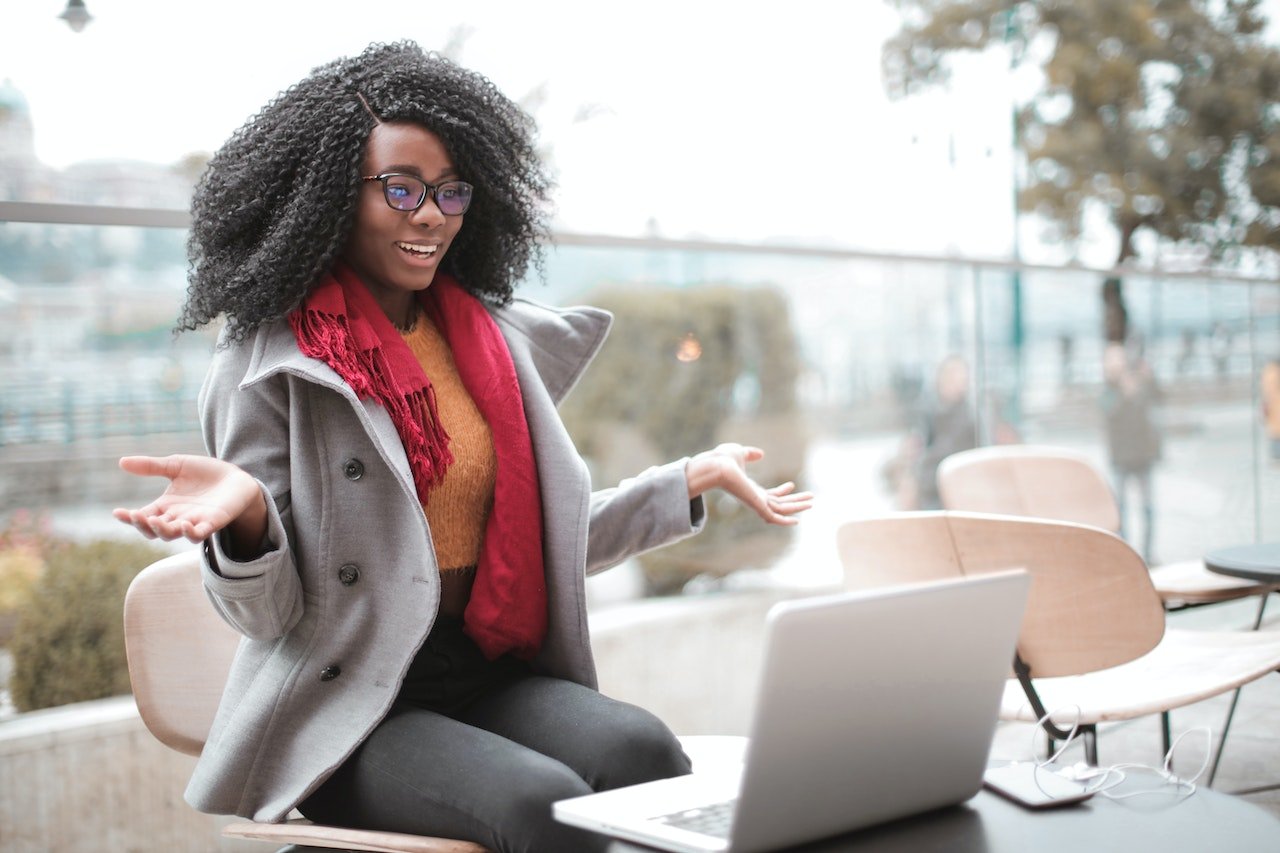 Arbeitslos melden und Arbeitslosengeld online beantragen