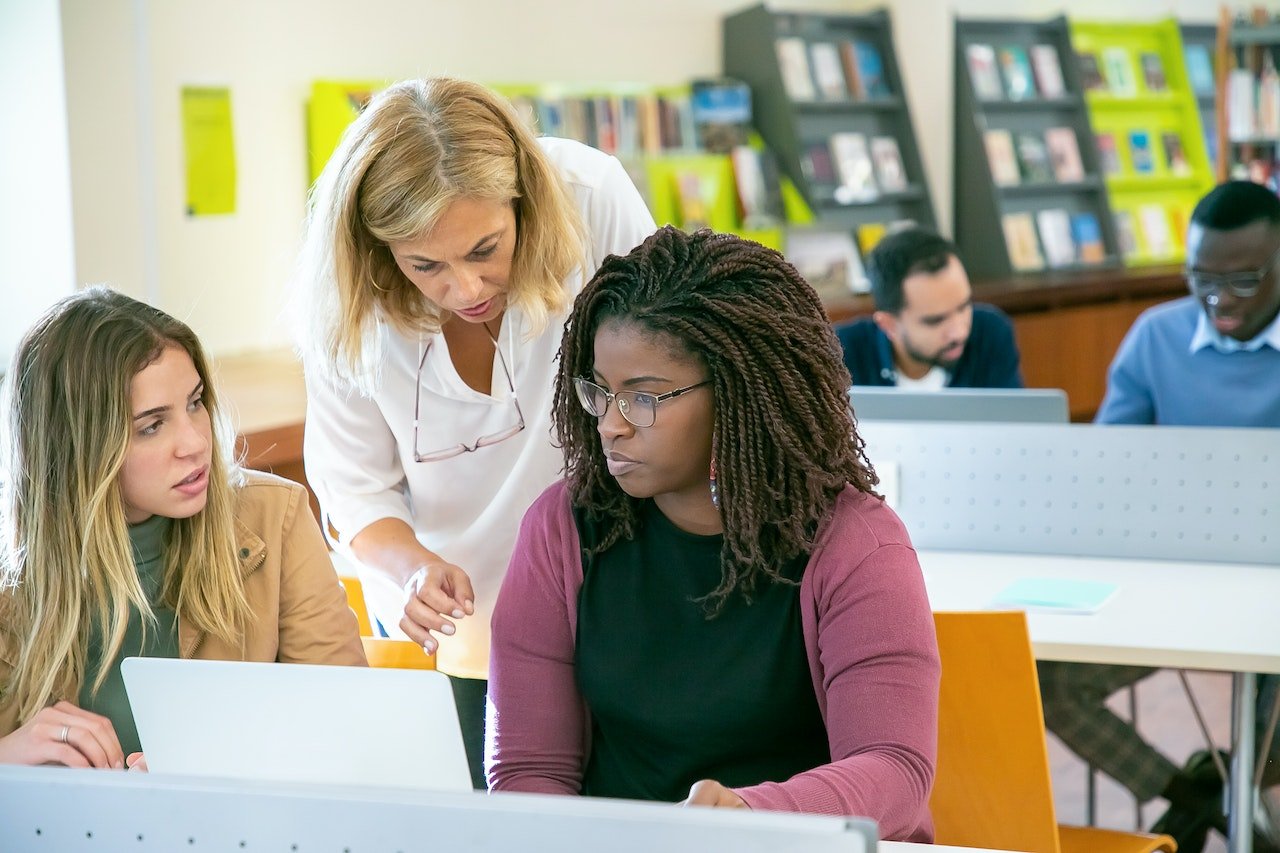 Arbeitslos nach Studium – Der Hartz IV Akademiker
