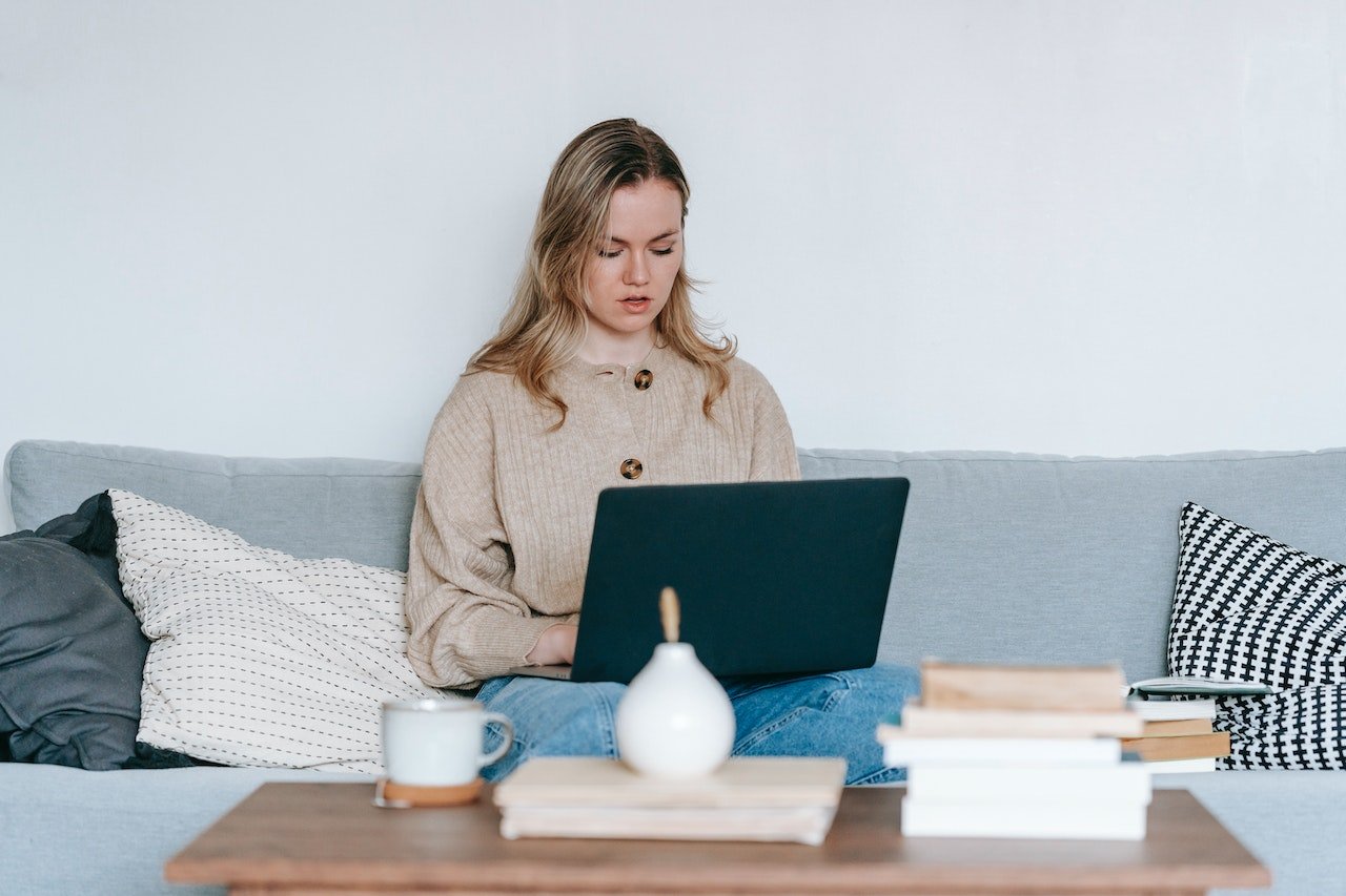 Wichtig für Unternehmen: Arbeitsbescheinigungen müssen ab 1. Januar 2023 online übermittelt werden!